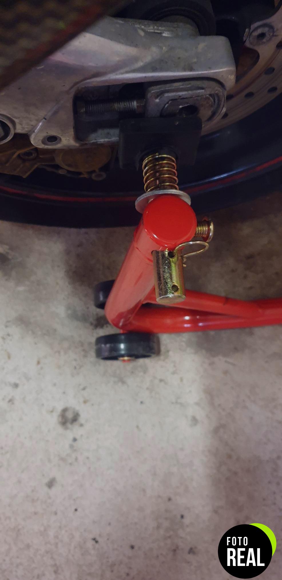 a-pro-moto-soporte-rueda-balancin-rojo-foto-3