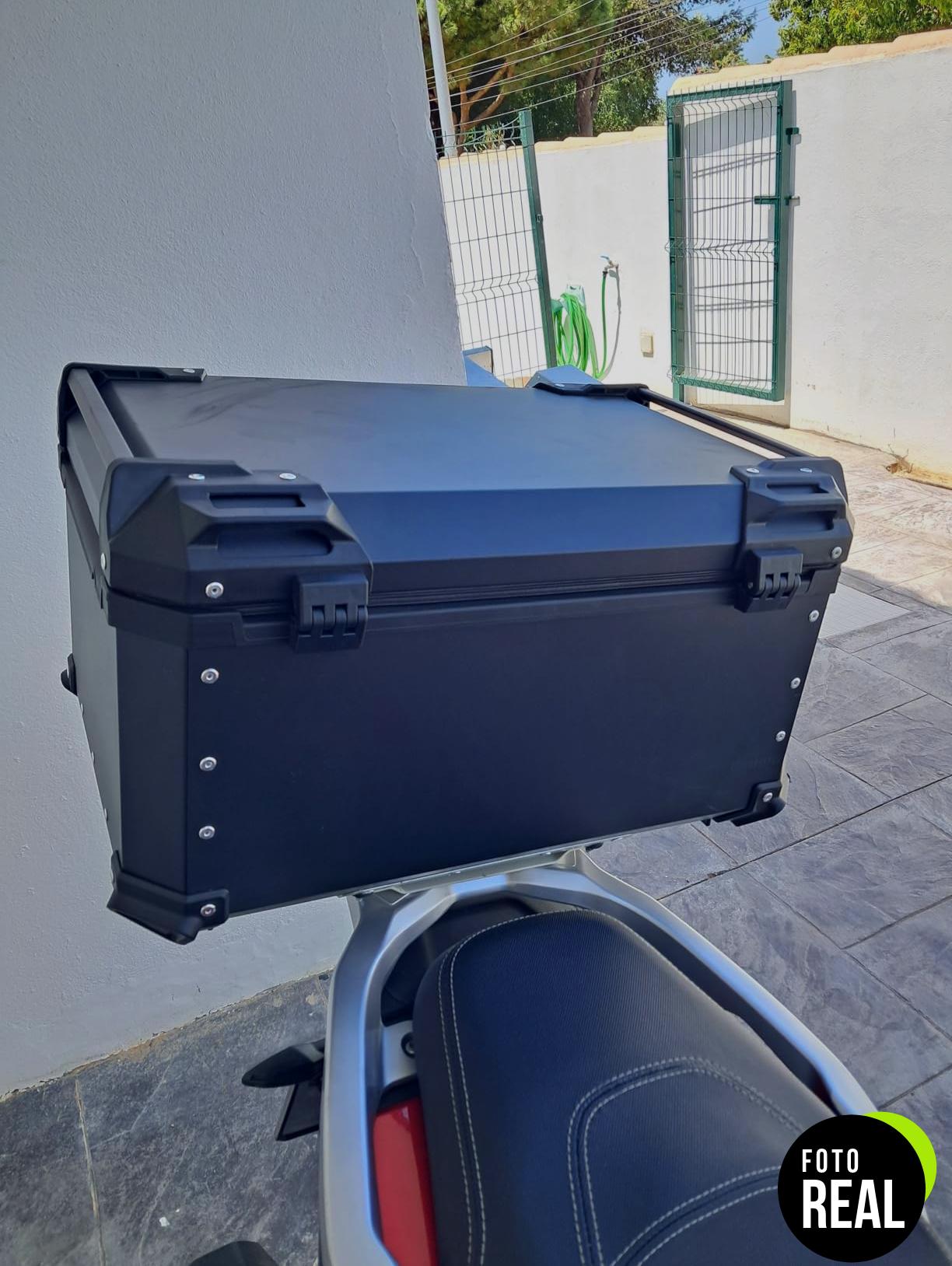 baul-moto-impermeable-55l-aluminio-foto-1
