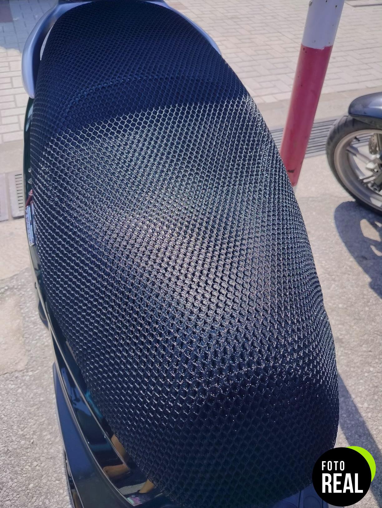 funda-motocicleta-antideslizante-3d-negra-xxxl-foto-1