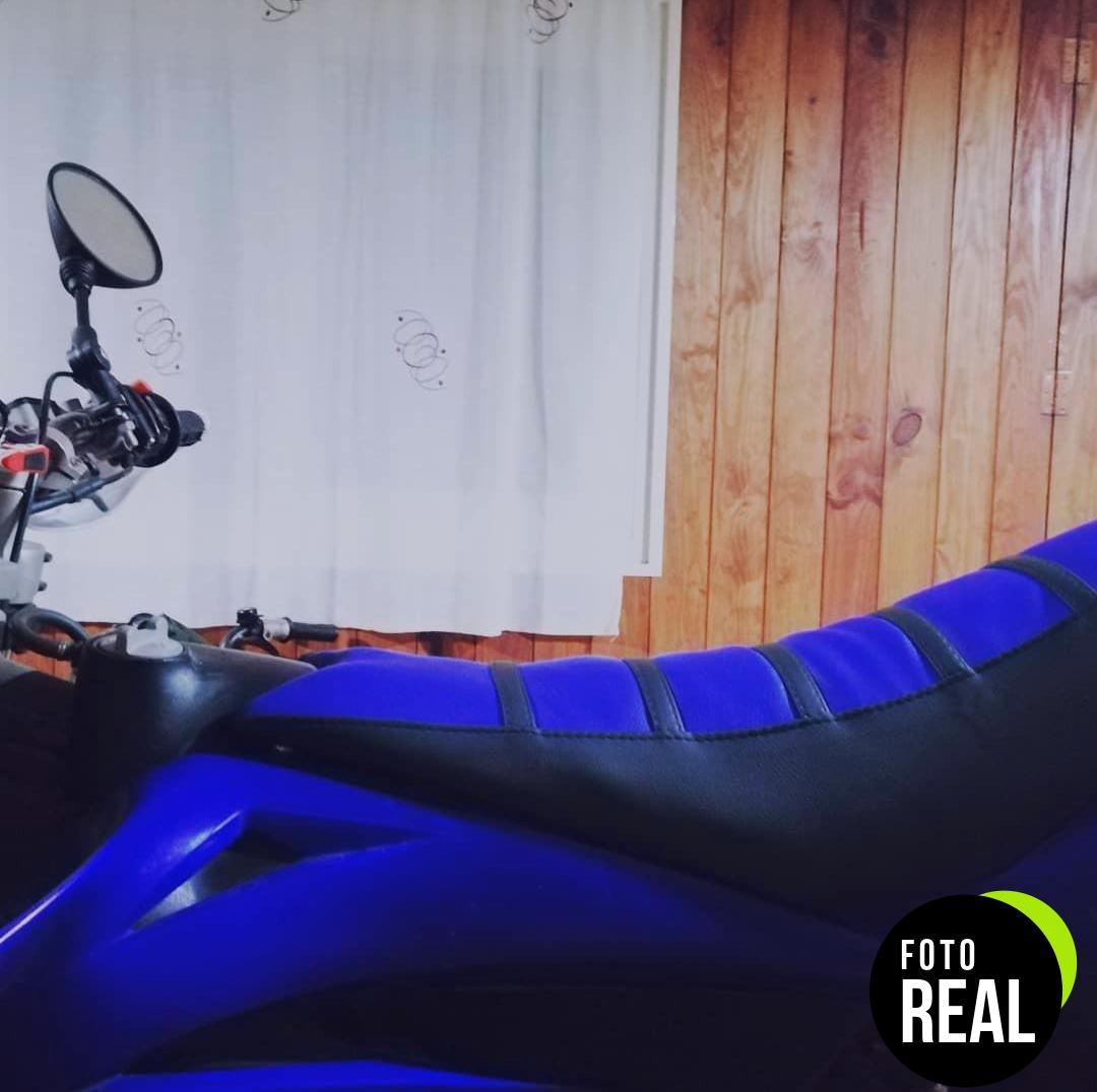 gripper-funda-asiento-moto-verde-rib-skin-foto-2