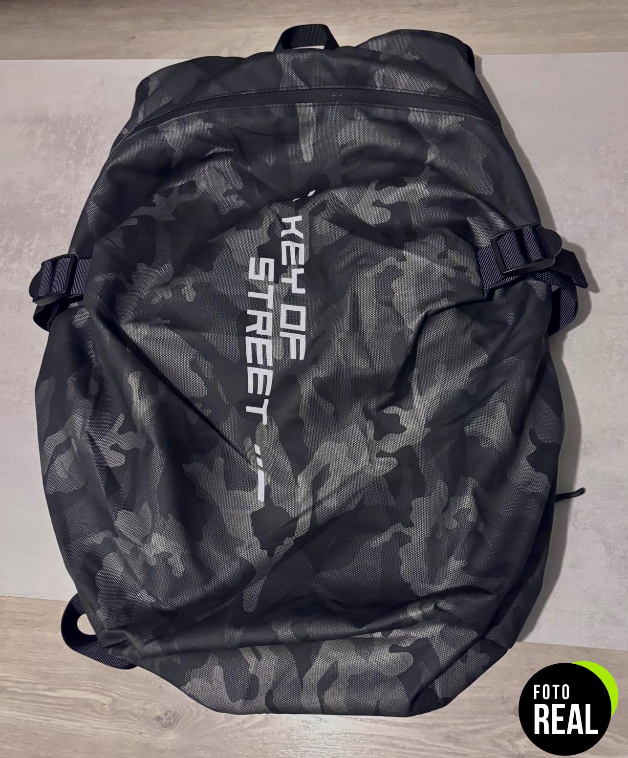 mochila-moto-impermeable-negra-foto-3