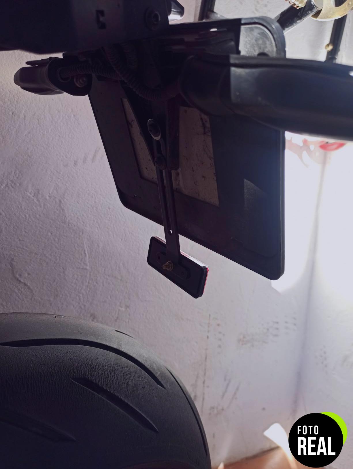 reflector-soporte-matricula-moto-e-foto-1